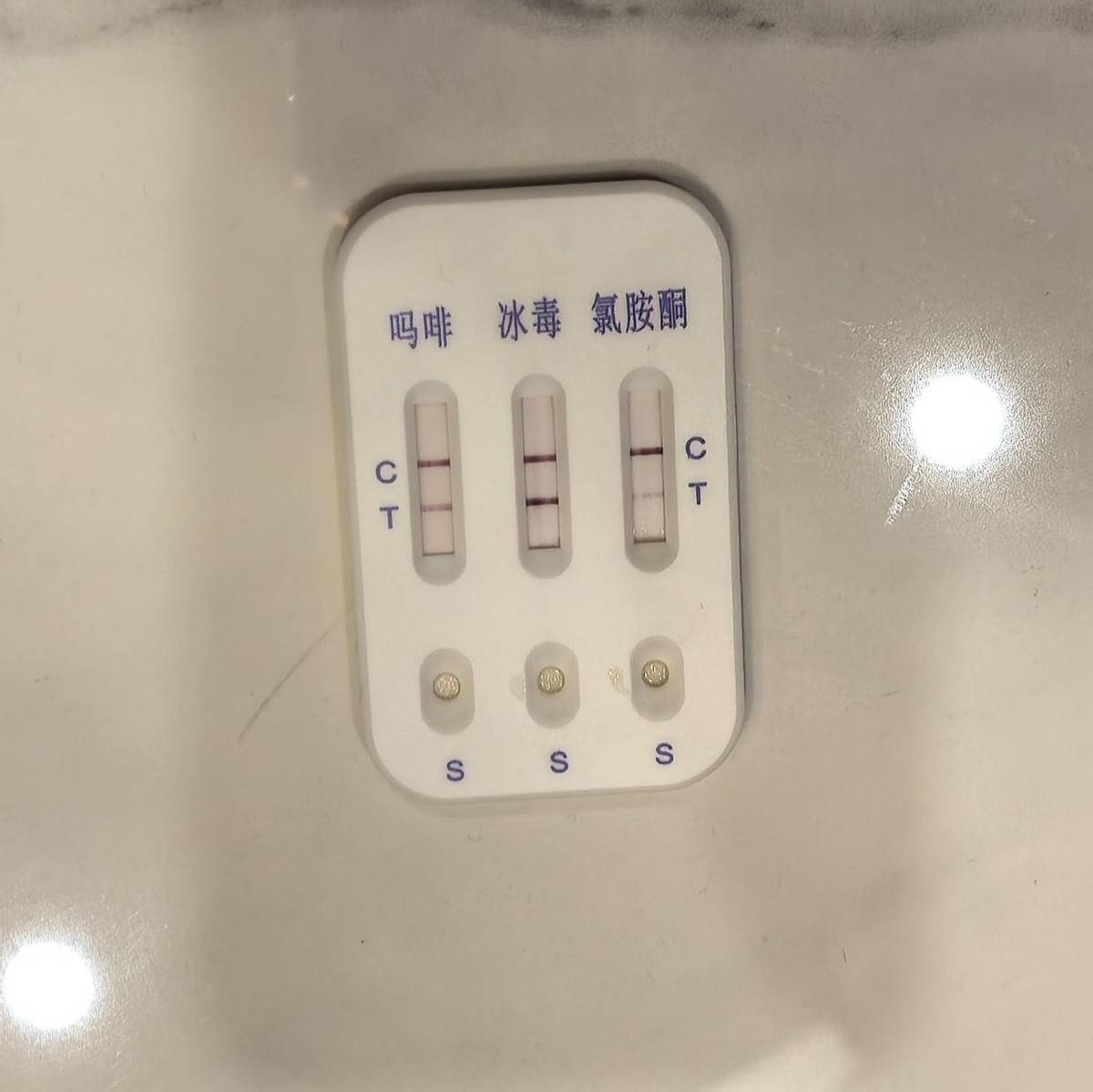女子隆鼻后鼻子挛缩成“猪鼻”，长沙铂丽瑞思医疗美容“她吸毒”！